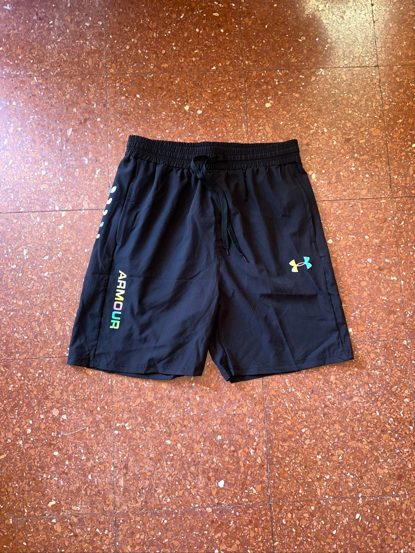 Ensemble de sport noir Under Armour - T-shirt et short – photo 7